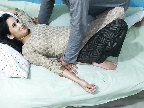 Pretty Pregnant Indian Wife Gets Gender In Night Sex